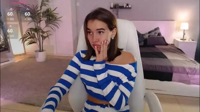 Image 2 of bellla_haddid Stream on Chaturbate on 1 month ago