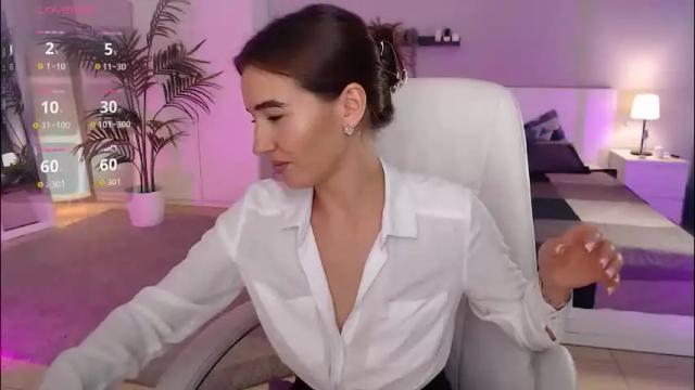 Image 8 of bellla_haddid Stream on Chaturbate on 1 month ago