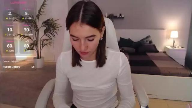 Image 7 of bellla_haddid Stream on Chaturbate on 1 month ago