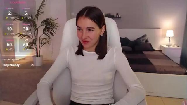 Image 8 of bellla_haddid Stream on Chaturbate on 1 month ago