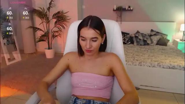 Image 8 of bellla_haddid Stream on Chaturbate on 1 month ago