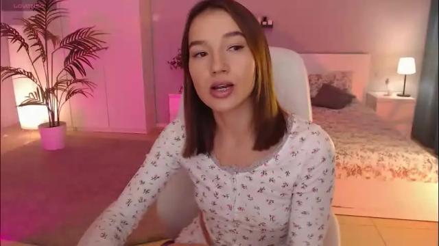Image 3 of bellla_haddid Stream on Chaturbate on 1 month ago