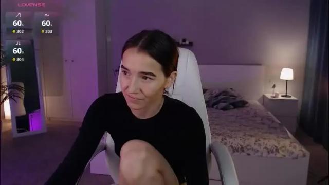 Image 10 of bellla_haddid Stream on Chaturbate on 22 days ago