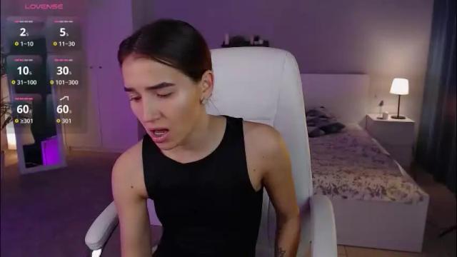 Image 12 of bellla_haddid Stream on Chaturbate on 22 days ago