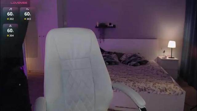 Image 3 of bellla_haddid Stream on Chaturbate on 22 days ago