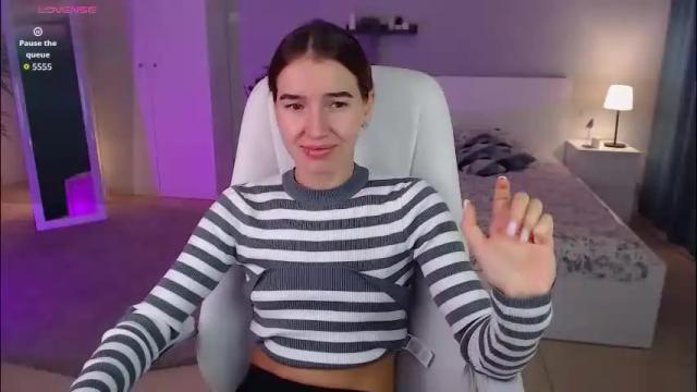 Image 2 of bellla_haddid Stream on Chaturbate on 21 days ago