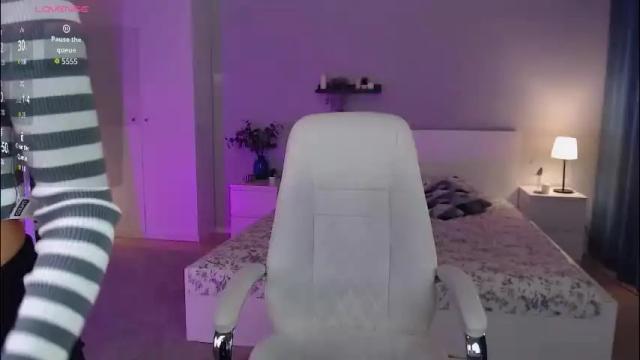 Image 3 of bellla_haddid Stream on Chaturbate on 21 days ago