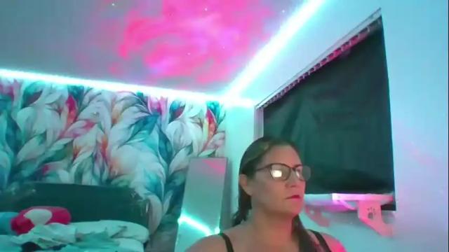 Image 4 of bendybecky69 Stream on Chaturbate on 1 month ago