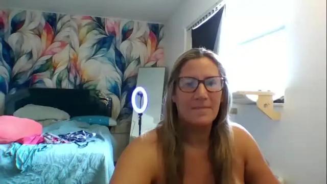 Image 11 of bendybecky69 Stream on Chaturbate on 14 days ago