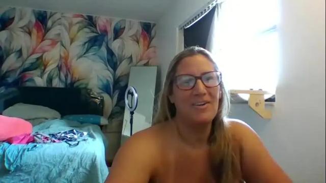 Image 2 of bendybecky69 Stream on Chaturbate on 14 days ago