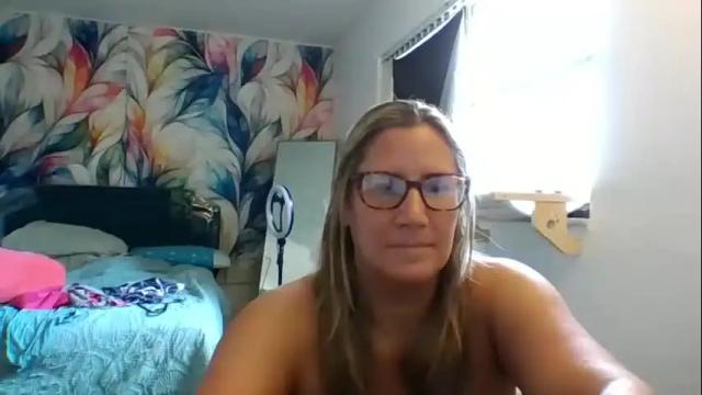 Image 4 of bendybecky69 Stream on Chaturbate on 14 days ago