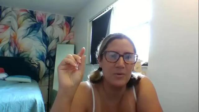Image 11 of bendybecky69 Stream on Chaturbate on 15 days ago