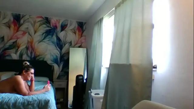 Image 10 of bendybecky69 Stream on Chaturbate on 2 months ago