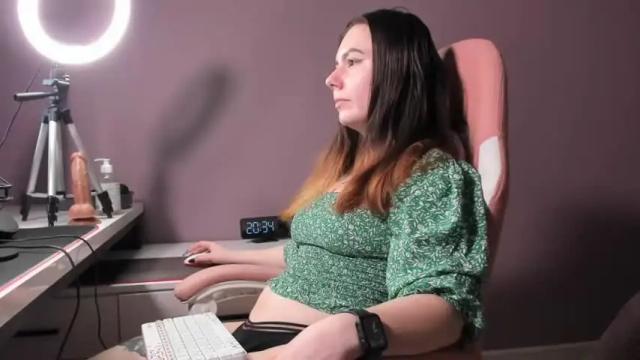 Image 3 of beriesniks Stream on Chaturbate on 13 months ago