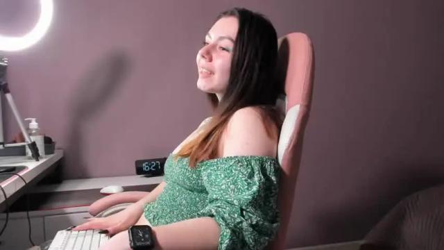 Image 7 of beriesniks Stream on Chaturbate on 13 months ago