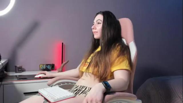 Image 2 of beriesniks Stream on Chaturbate on 2 months ago