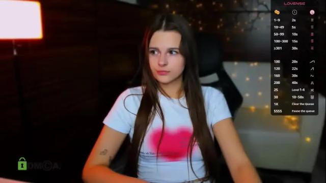 Image 3 of berry_alma Stream on Chaturbate on 1 month ago