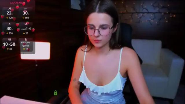 Image 2 of berry_alma Stream on Chaturbate on 1 month ago