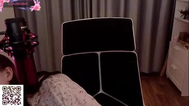 Image 4 of berry_muffin Stream on Chaturbate on 2 months ago