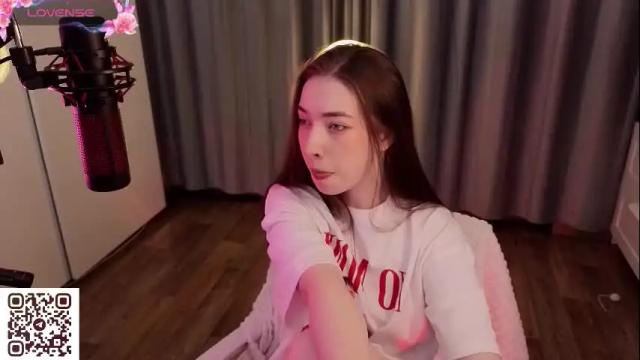 Image 2 of berry_muffin Stream on Chaturbate on 1 month ago