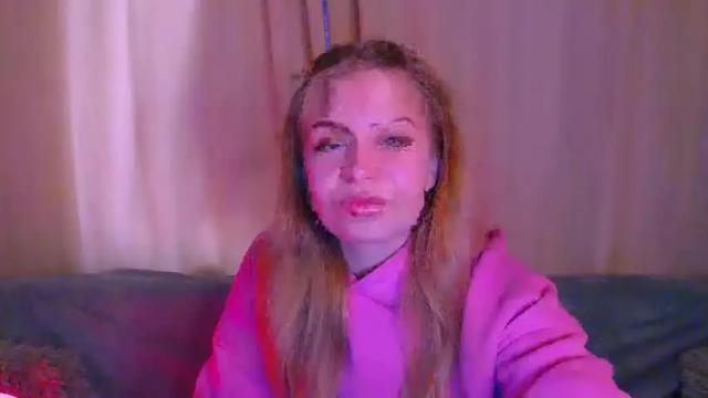 Image 3 of berthaxgolden Stream on Chaturbate on 13 months ago