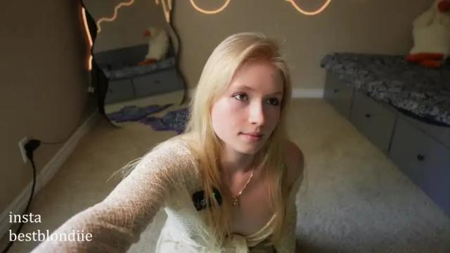 Image 2 of bestblondiiecb Stream on Chaturbate on 1 month ago