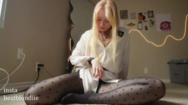 Image 3 of bestblondiiecb Stream on Chaturbate on 1 month ago