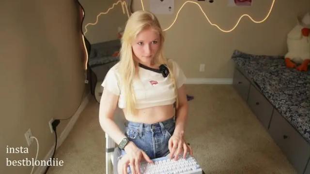 Image 4 of bestblondiiecb Stream on Chaturbate on 1 month ago