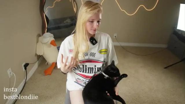 Image 8 of bestblondiiecb Stream on Chaturbate on 1 month ago
