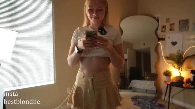 Image 2 of bestblondiiecb Stream on Chaturbate on 3 days ago