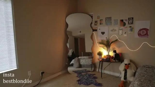 Image 11 of bestblondiiecb Stream on Chaturbate on 1 month ago
