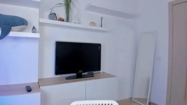 Image 12 of betty_gre Stream on Chaturbate on 18 months ago