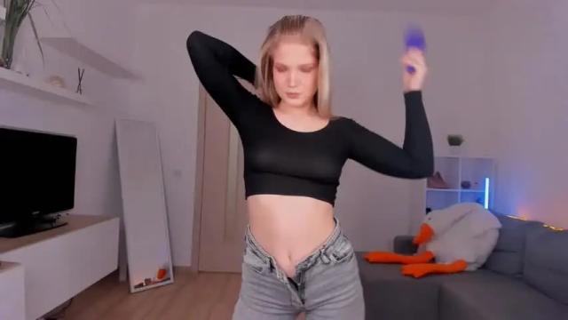Image 7 of betty_gre Stream on Chaturbate on 18 months ago