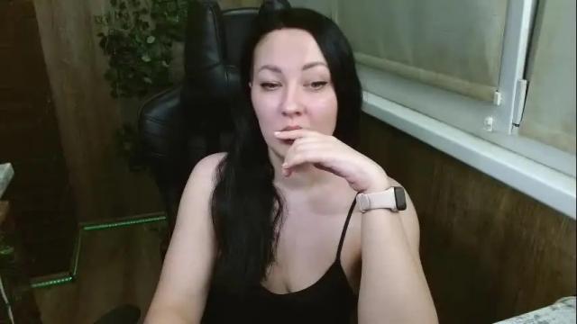 Image 4 of betty_luss Stream on Chaturbate on 5 months ago