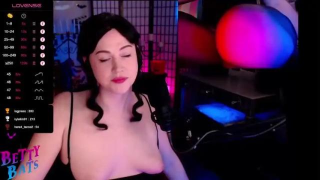Image 11 of bettybats Stream on Chaturbate on 17 months ago
