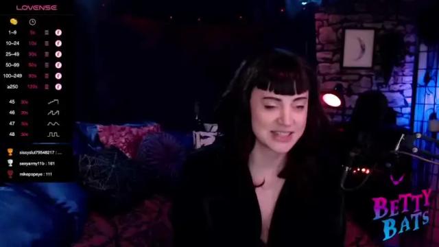 Image 12 of bettybats Stream on Chaturbate on 16 months ago