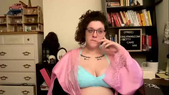 Image 2 of bettycake666 Stream on Chaturbate on 17 months ago