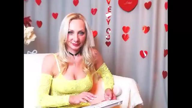 Image 3 of bettymassey Stream on Chaturbate on 19 months ago