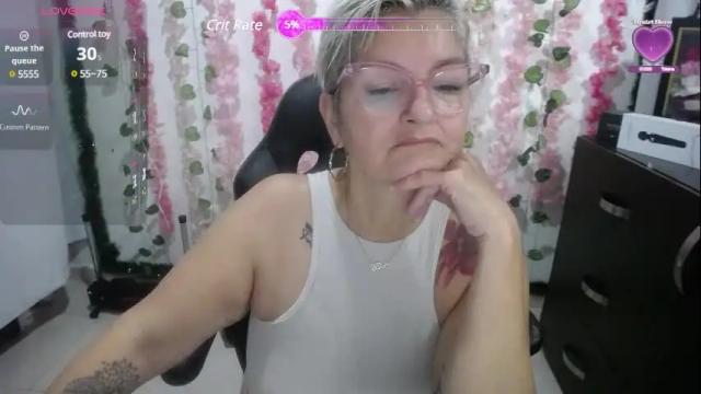 Image 2 of bety_cum3 Stream on Chaturbate on 1 month ago