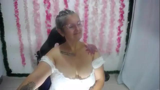Image 3 of bety_cum3 Stream on Chaturbate on 15 days ago