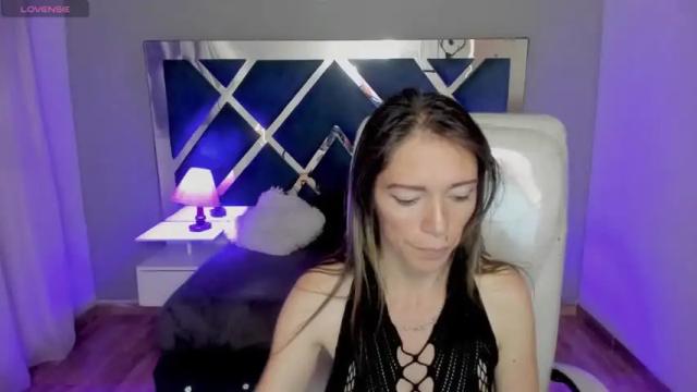 Image 2 of beyota_moon Stream on Chaturbate on 14 months ago