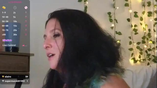 Image 2 of bi_sexualmilf Stream on Chaturbate on 1 month ago