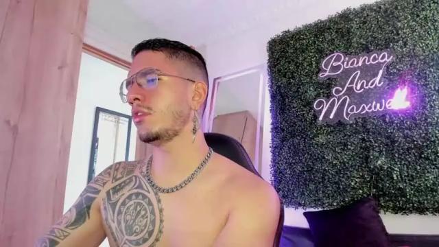 Image 3 of bianca_and_maxwell Stream on Chaturbate on 16 months ago