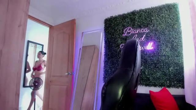 Image 4 of bianca_and_maxwell Stream on Chaturbate on 16 months ago