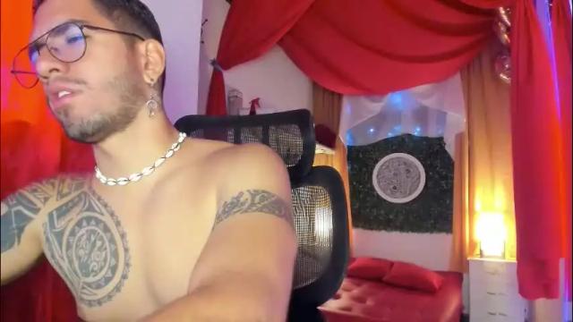 Image 11 of bianca_and_maxwell Stream on Chaturbate on 4 months ago