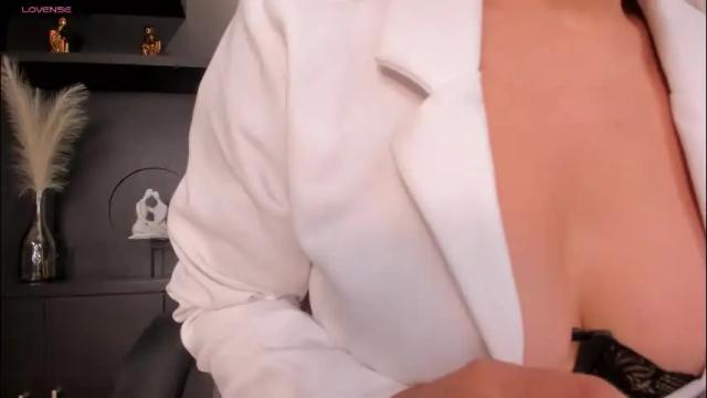 Image 2 of biancapierce_ Stream on Chaturbate on 1 month ago