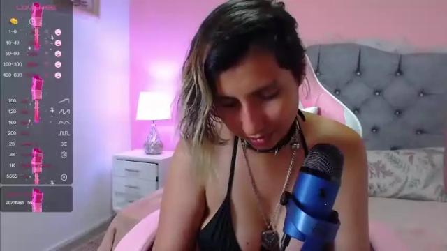 Image 8 of big_boobs_sara1 Stream on Chaturbate on 23 months ago