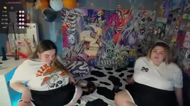 Image 4 of big_russian_lesbians Stream on Chaturbate on 19 months ago