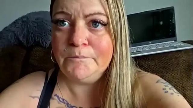 Image 4 of bigblueeyesmomma Stream on Chaturbate on 2 months ago