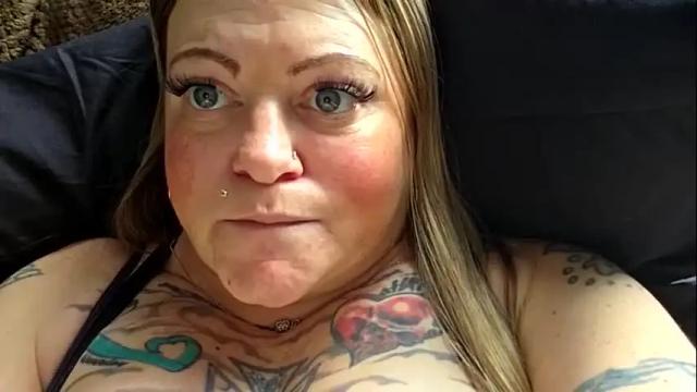 Image 6 of bigblueeyesmomma Stream on Chaturbate on 2 months ago